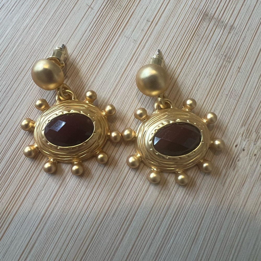 Antique look maroon stone brand new earrings